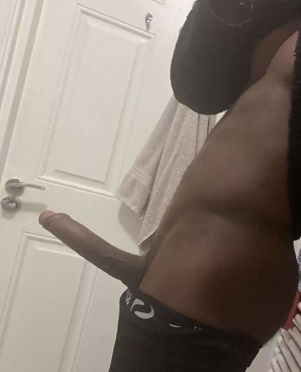 Lengthy & heavy side view 🤴🏾 posted by Alpha-A11