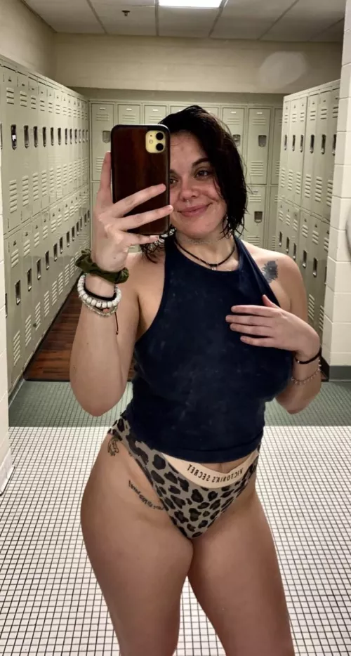 Midsize girlies do it best bc we are so soft and squishy :) by bangbangreign21