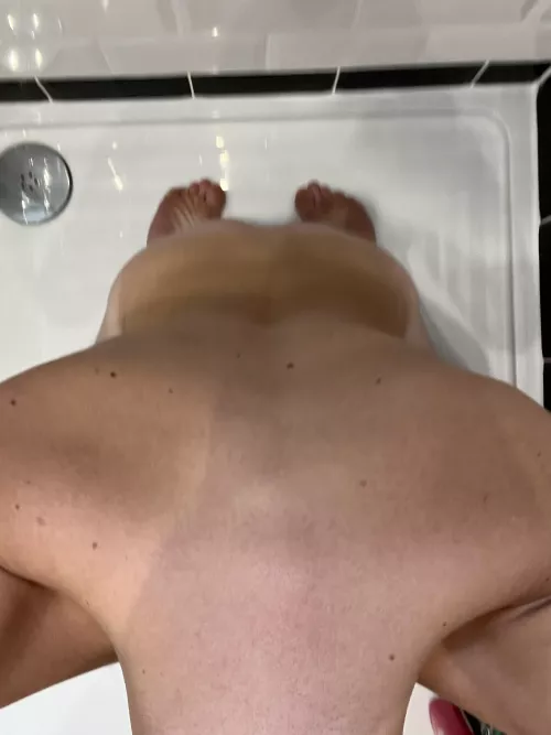 on my knees where i belong ;) by xxx-elijah