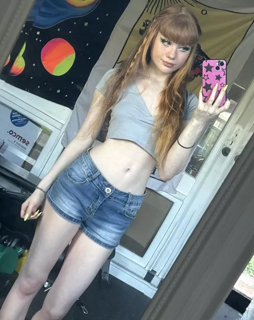 showing off my tummy by pocketpixxie