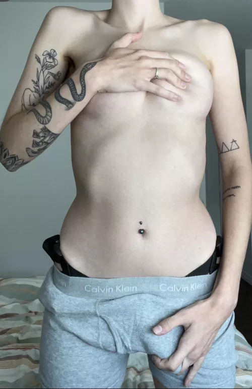 tatted with a bulge by lysss4444