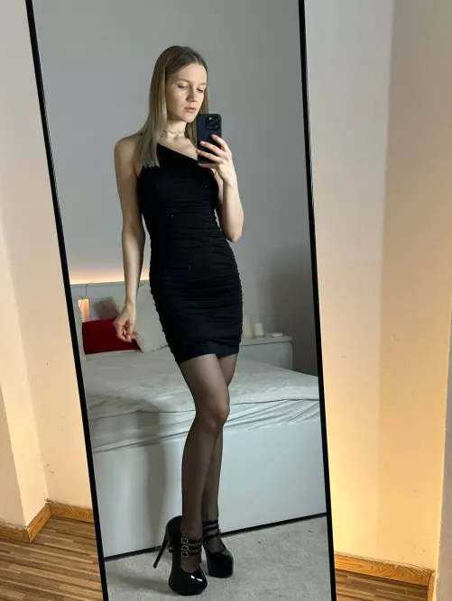 Would you go on a date with me by sidelonggate