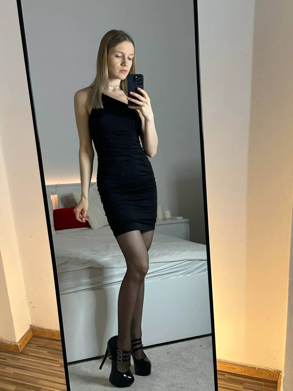 Would you go on a date with me posted by sidelonggate