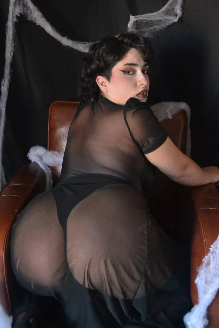 Yeah! Spooky season is coming! Im so damn happy 🥵✨🎃👻 posted by lebrava