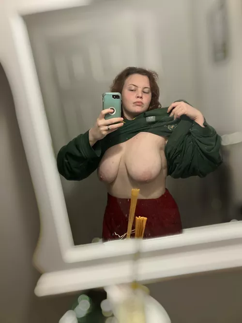 Casual flashing by Full_figured_vixen