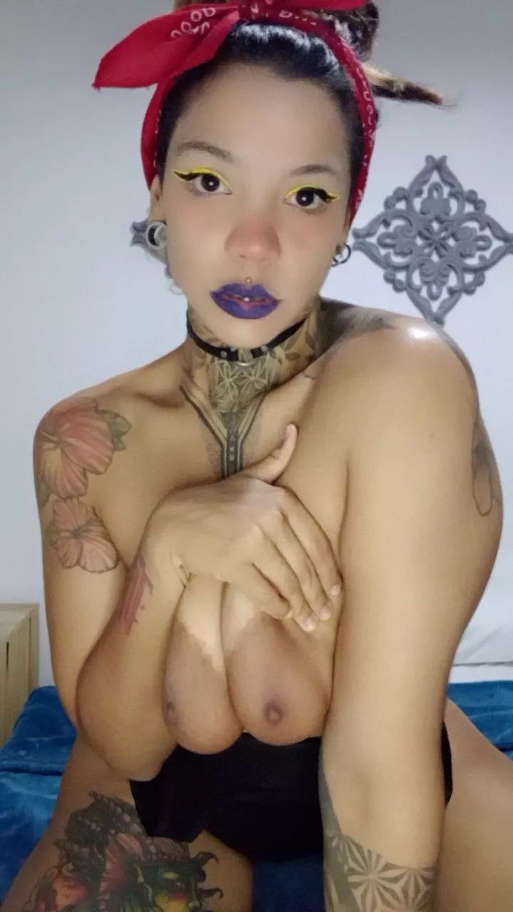 I have saggy tits but they are delicious. posted by xplicitaarmas888