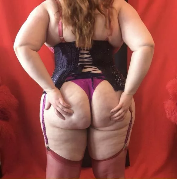 I love how this corset makes my ass look 🍑🍑 posted by Cherriewestxo