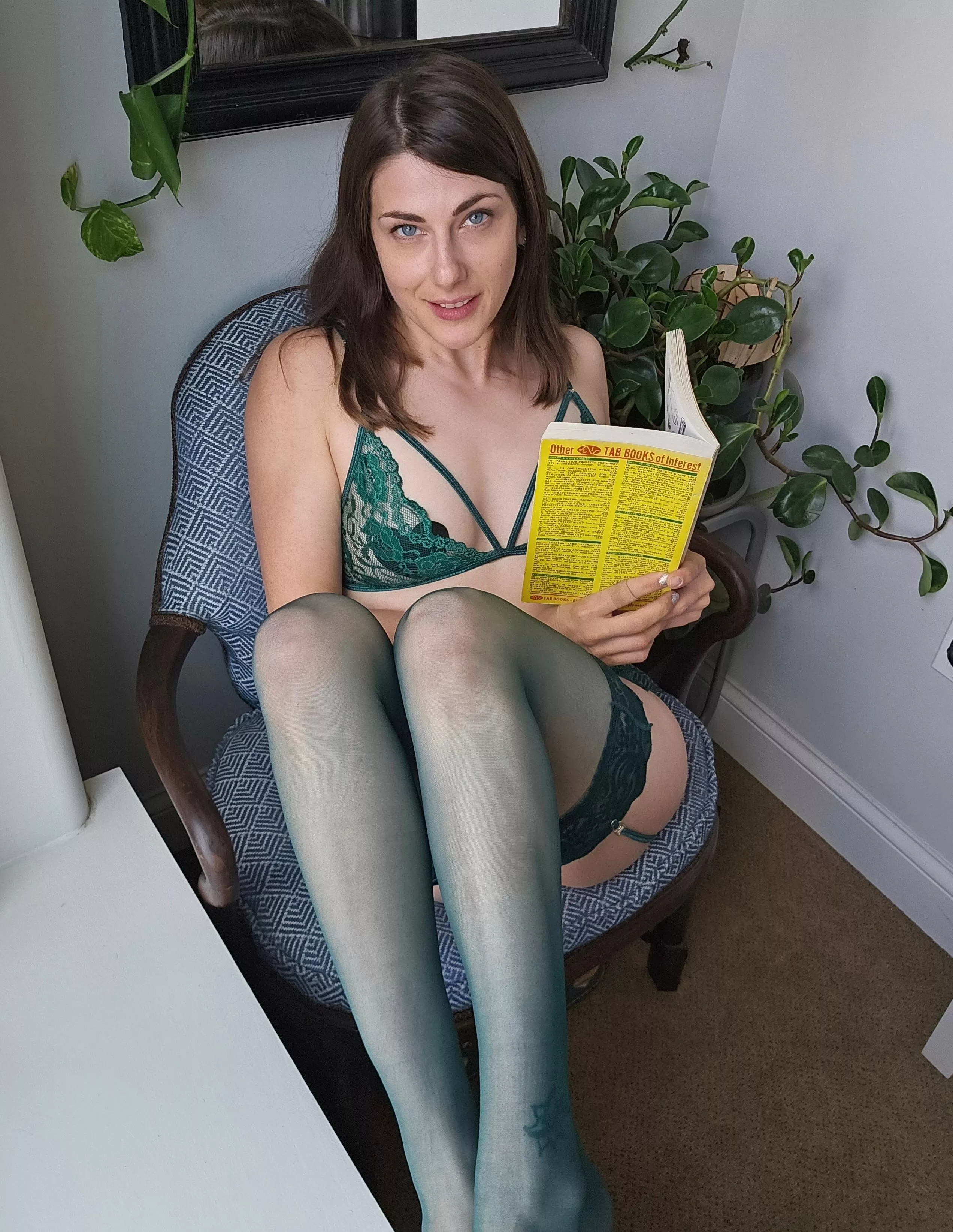 I think stockings will always be classy posted by indienatur90