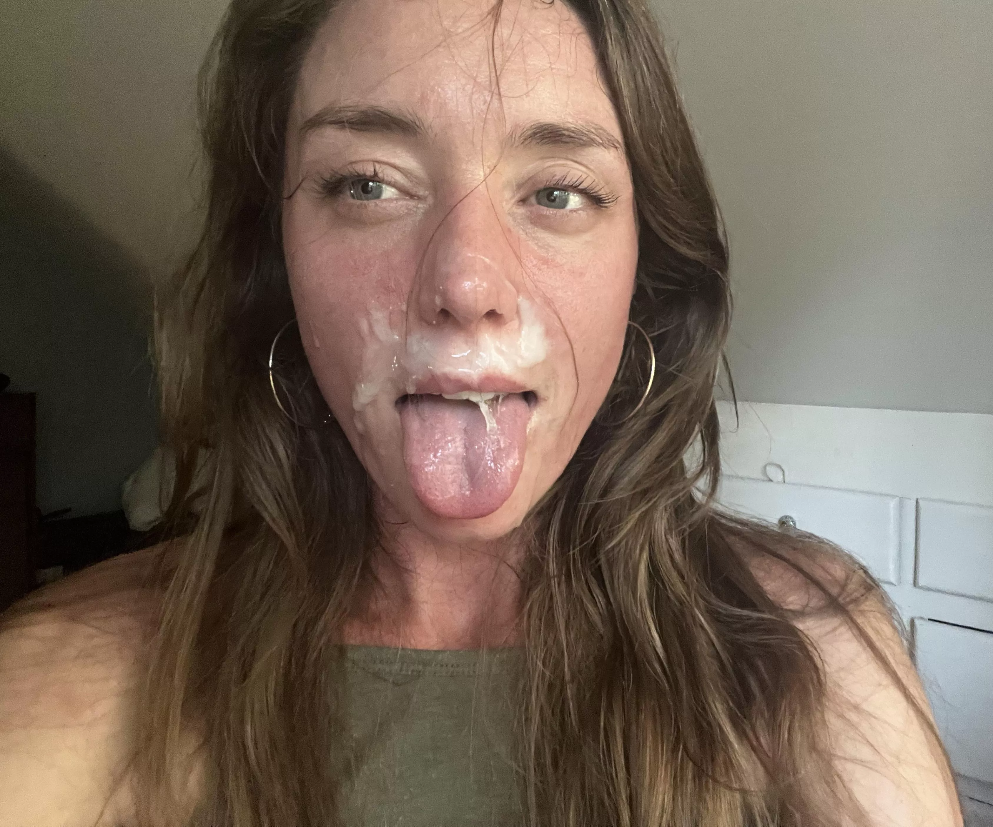 it makes me horny when I have cum on my face posted by luciddazeyy