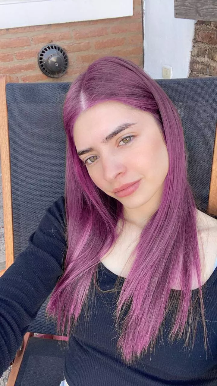 Just a pink haired girl enjoying her lunch break ;) posted by aRPHEsin