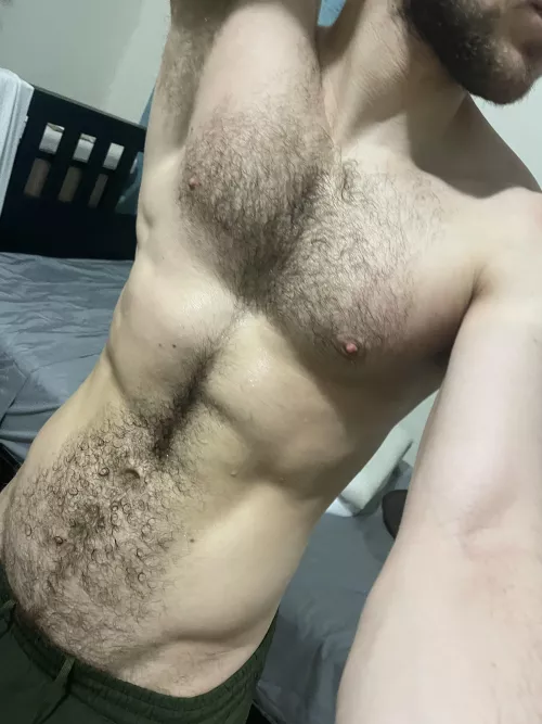 Stomach hair gets curly after cardio ➰ by deoctubre