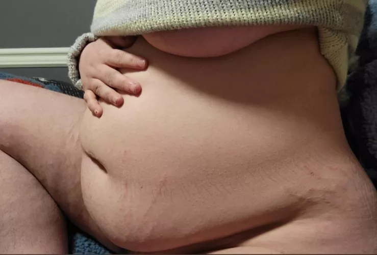 Tell me how big I am, I think people are starting to stare 😳 by Ambitious-Spend-8713