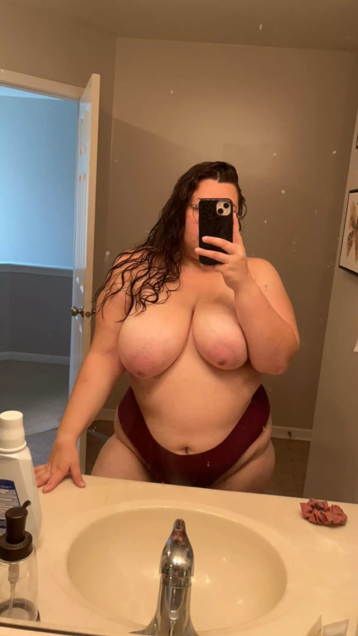Whats the first word that comes to mind when you see my body? posted by Slxttykayla1