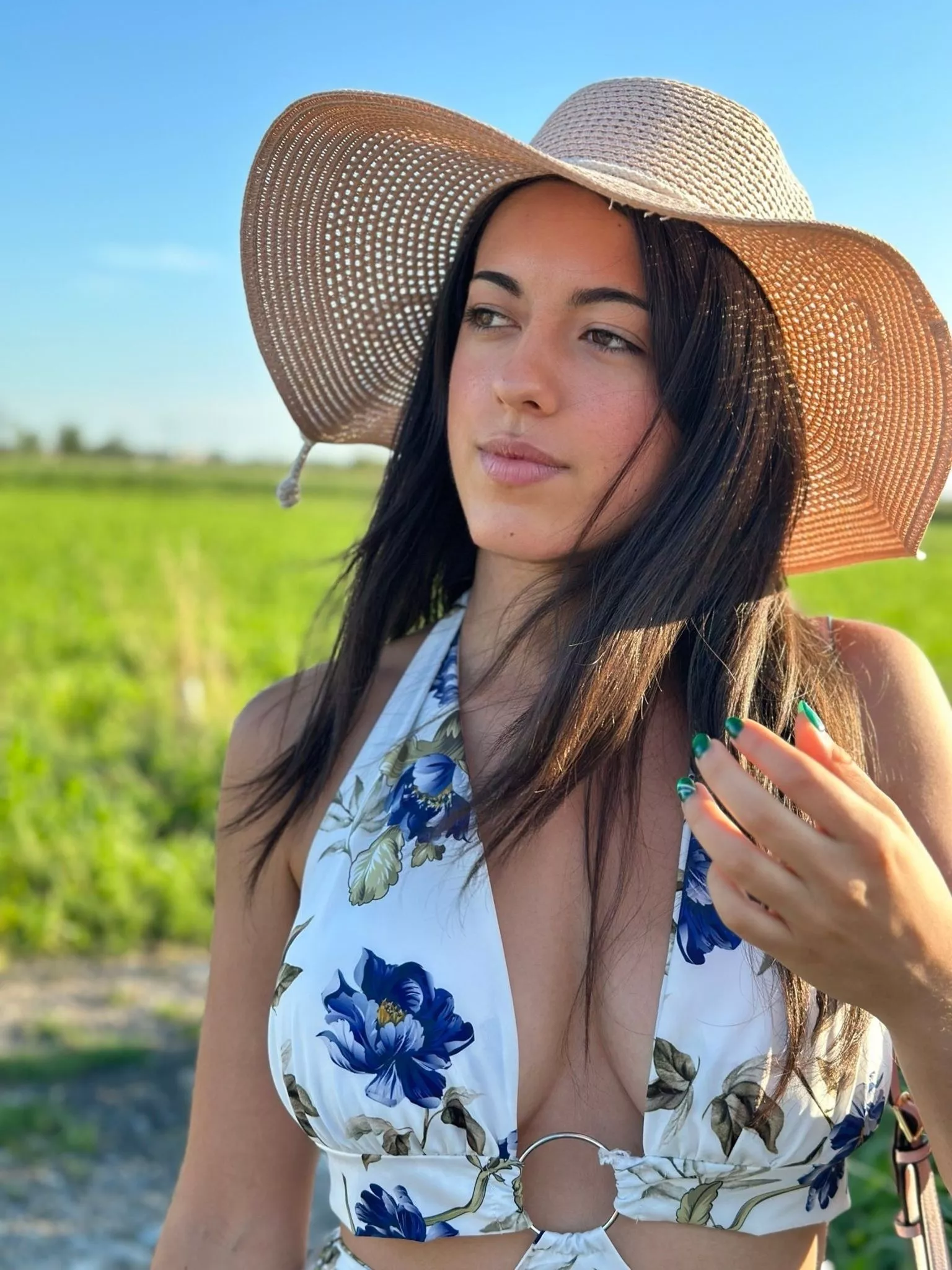 With that dress, no bra and that wind, I can feel that breeze in my whole body F19 posted by little__devill