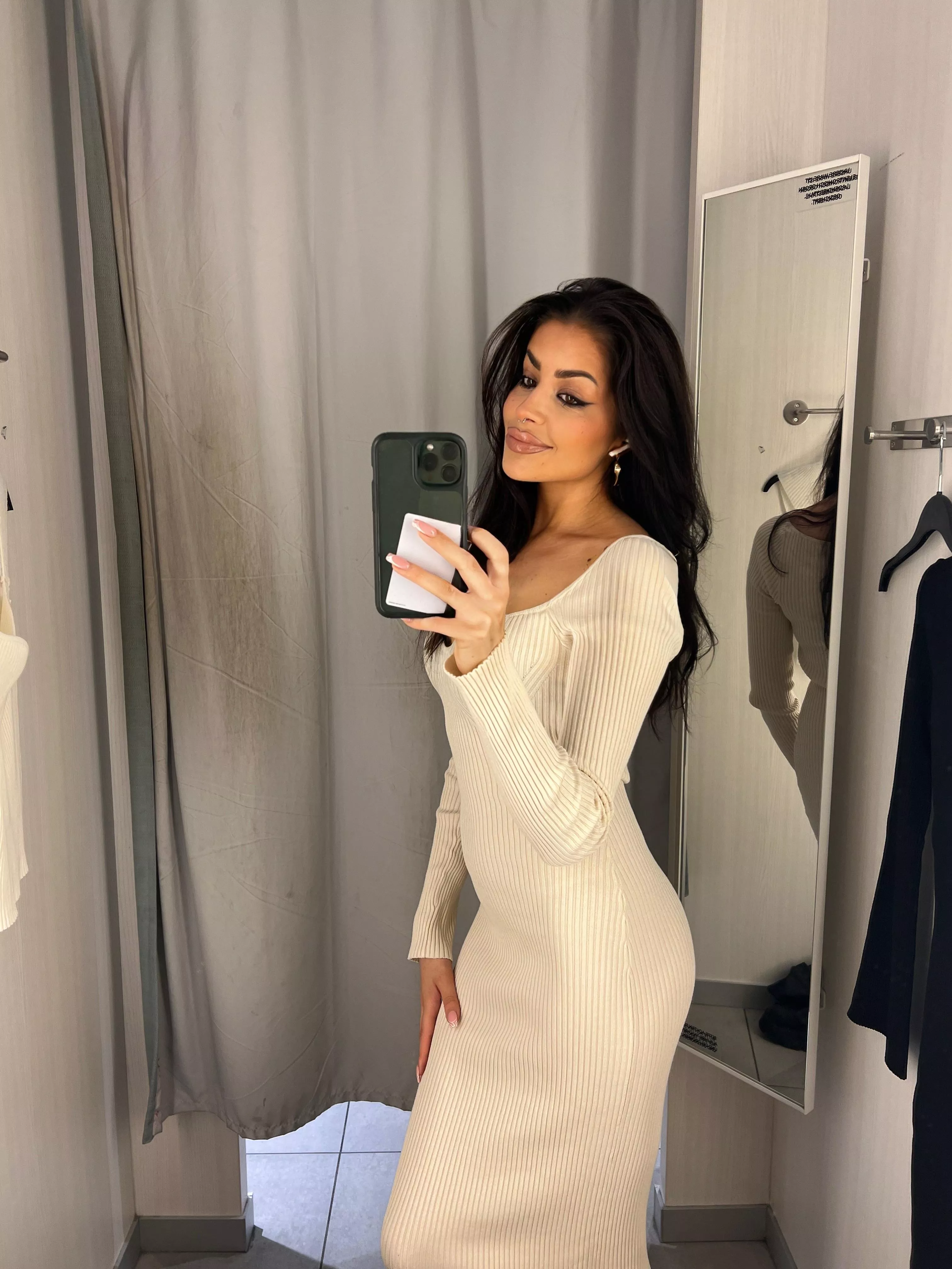 Does the colour suit me?;) posted by ashleyysfeet