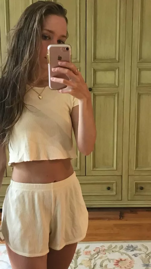 Feeling shy 🧸 by lilydenuit