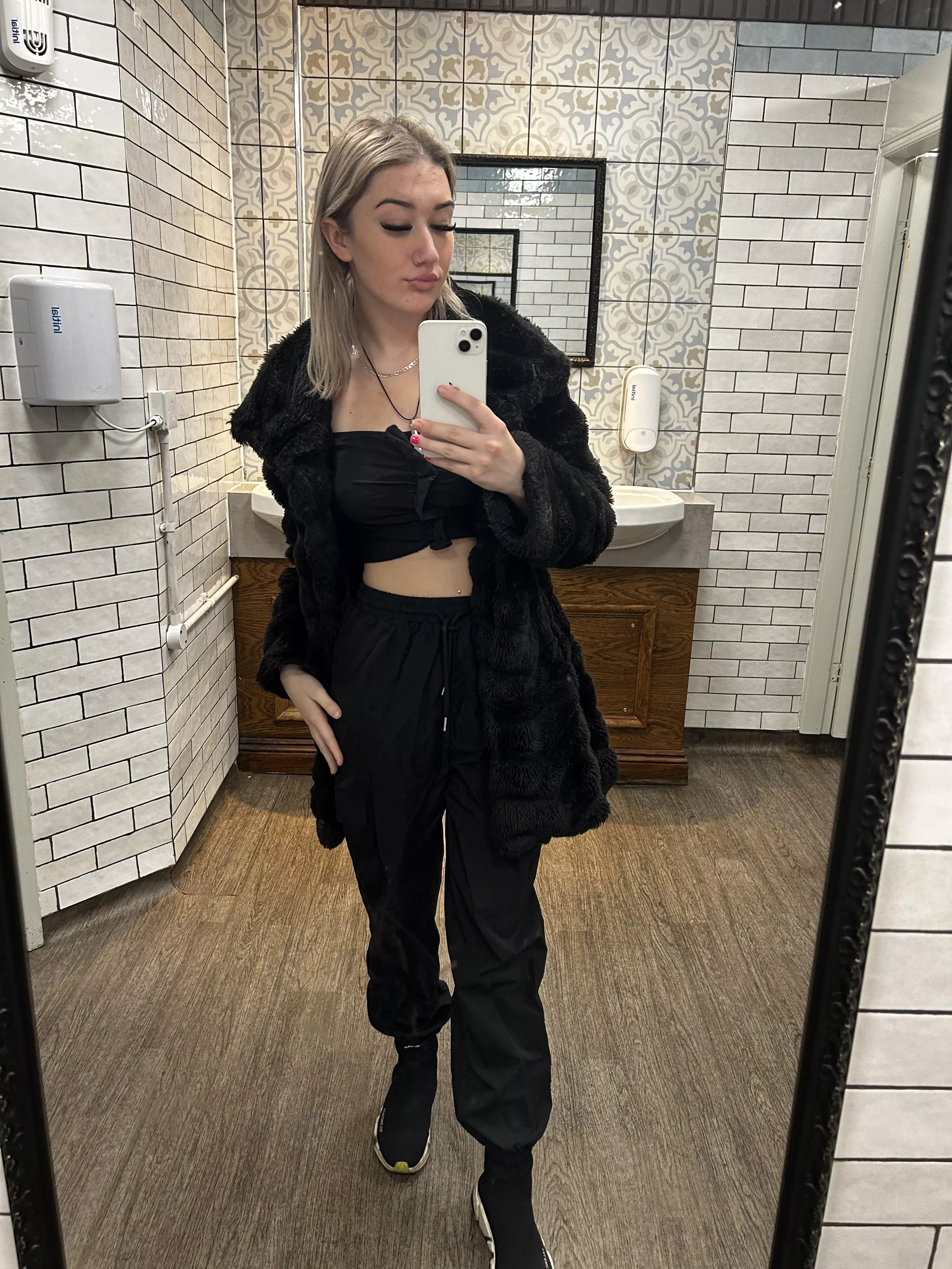 IUTR college girls 🖤 posted by Addison_Juhi