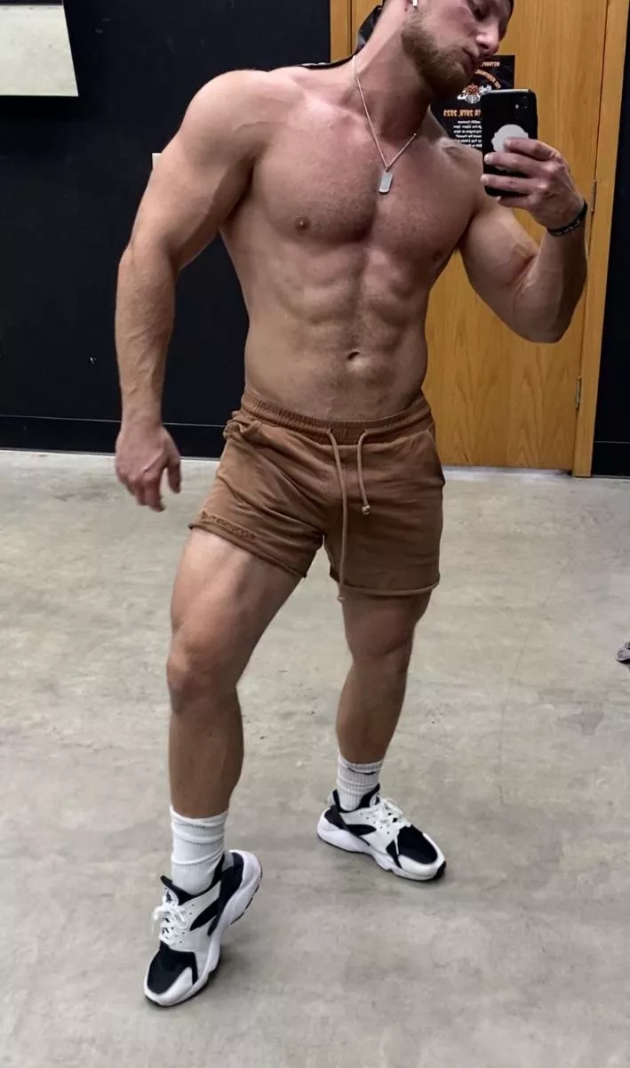 Just a avg fit guy who loves big titty milfs having some fun. [M] 26 don’t be shy posted by avgfitguuyy