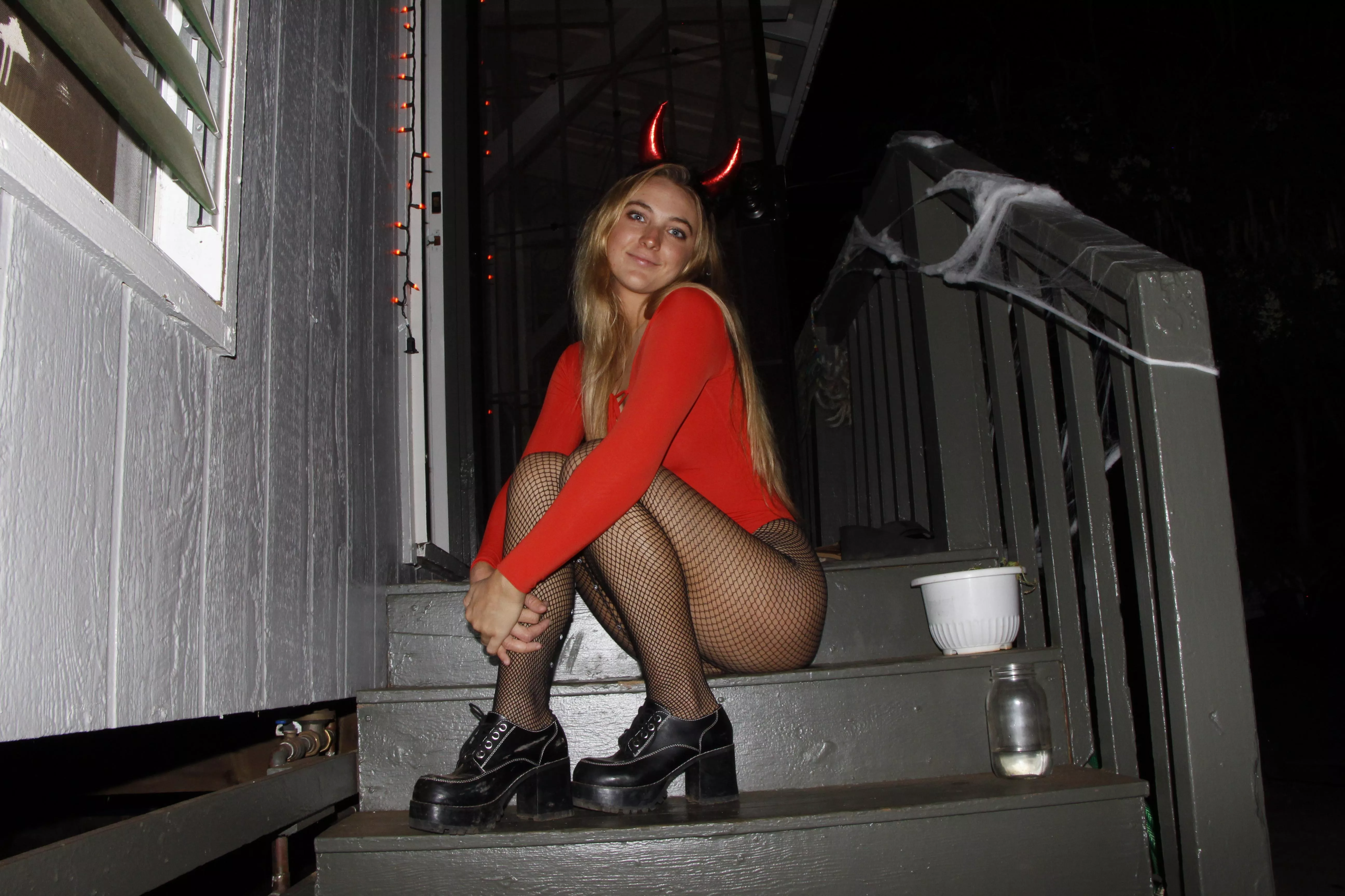 Party girl [IUTR] posted by AriaRays