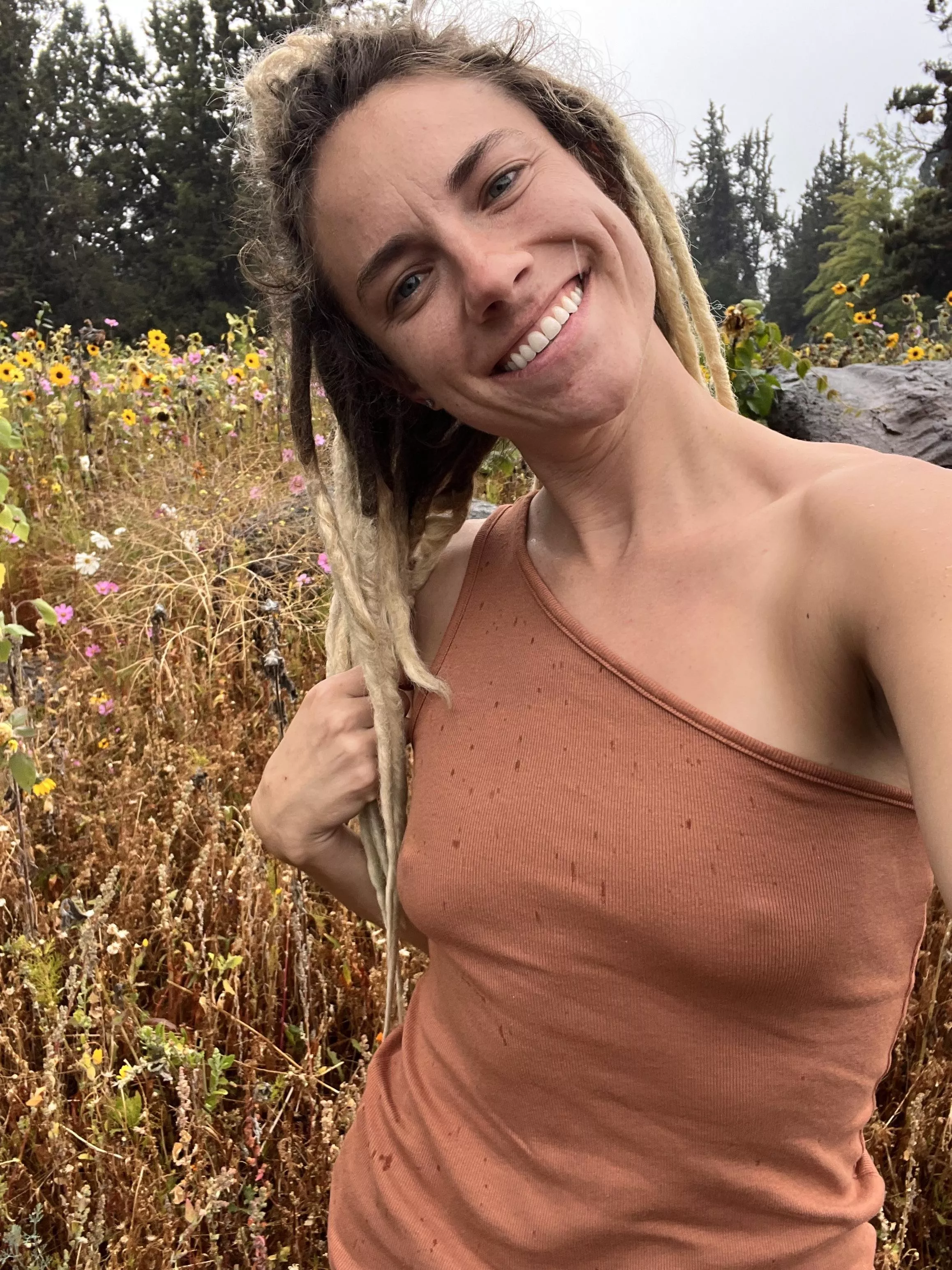 Pretty flowers posted by siennajuneofficial