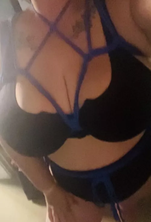 Self ties on a Tuesday by heelstokiss