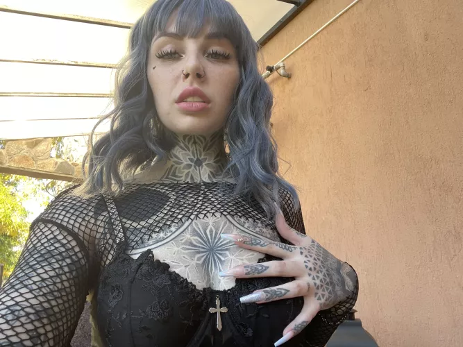 Wearing fishnets make me feel even more sluttier by SGracelyn