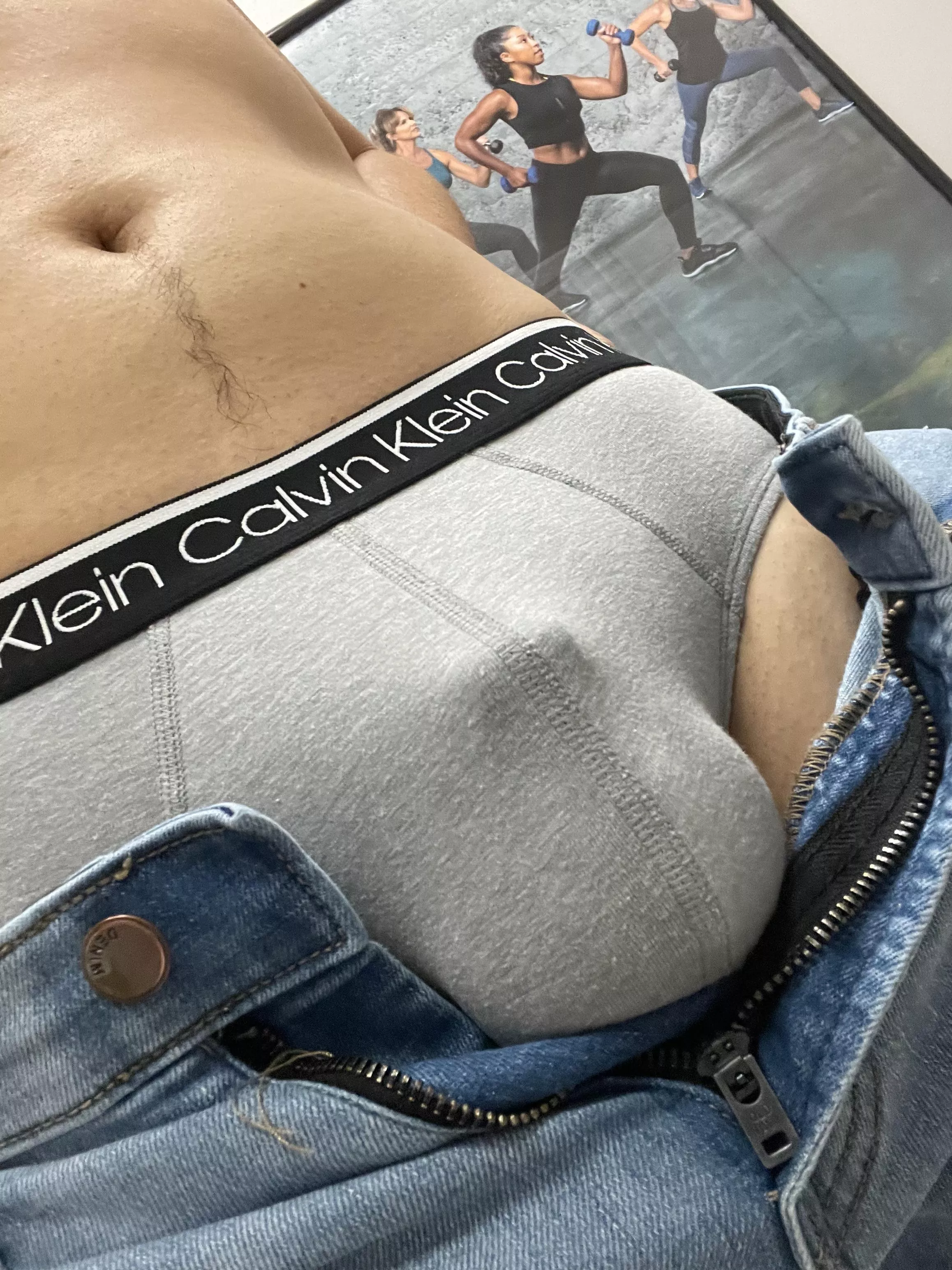 A little peek 🫣 posted by lockedboi23