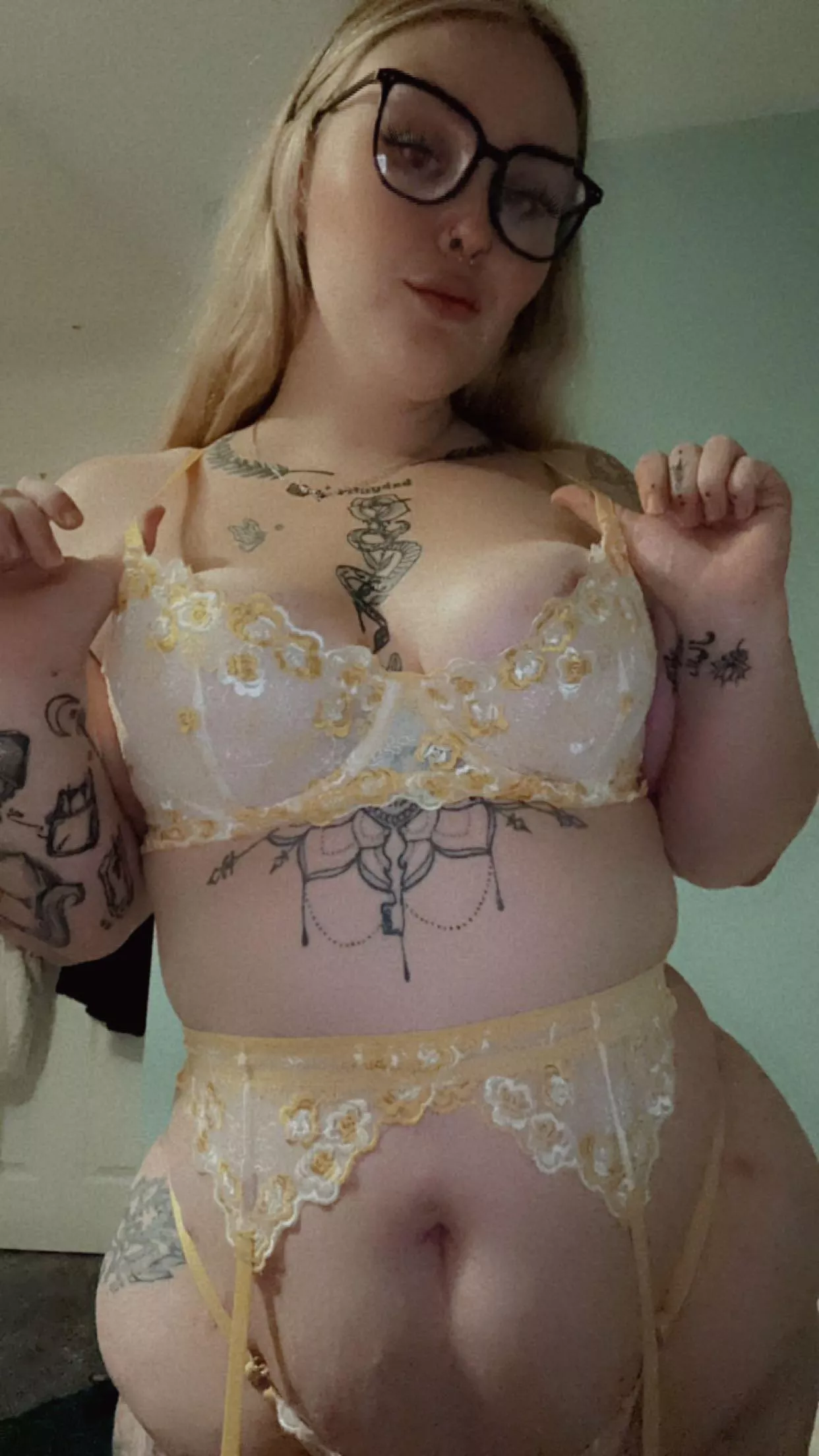 BBW British Milf who knows how to please....meow x posted by SweepingHutch