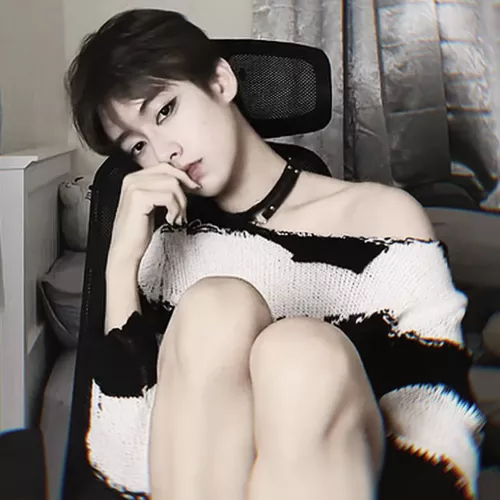 HIIII!🩷🩷 by zetsumeisetsu