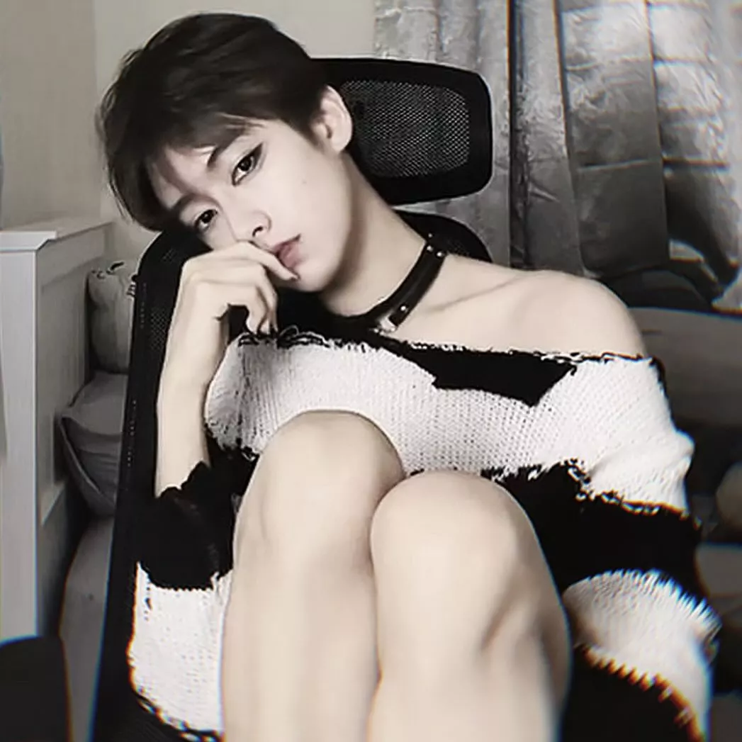 HIIII!🩷🩷 posted by zetsumeisetsu