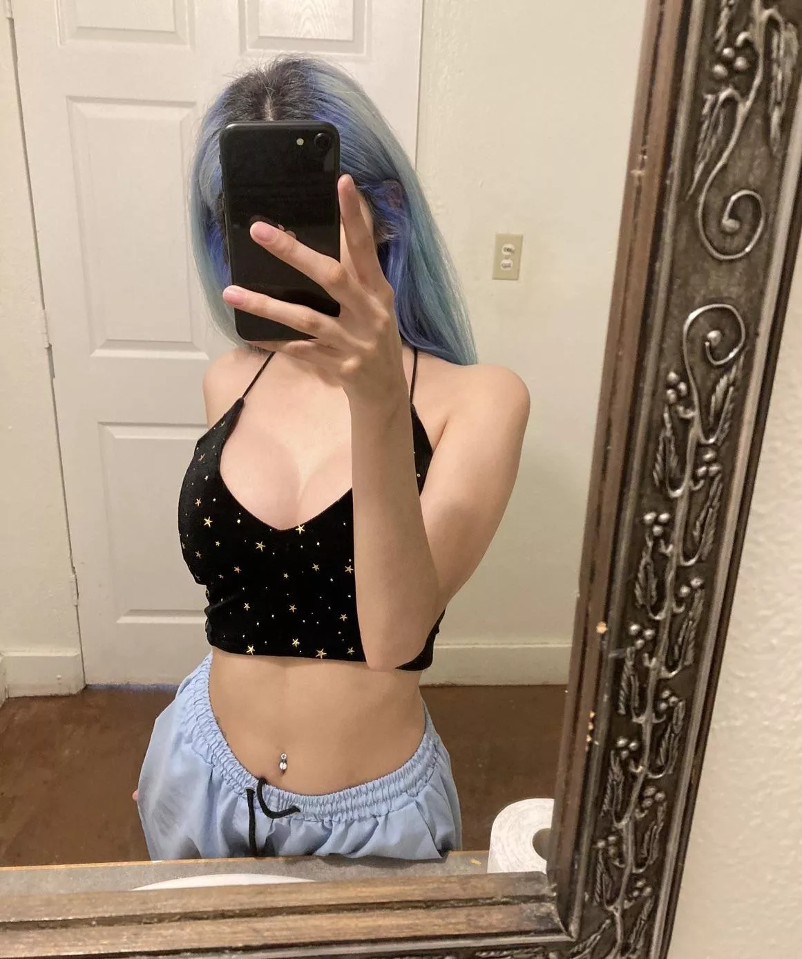 love showing my tiny waist 💋 posted by Ok_Willow_5535