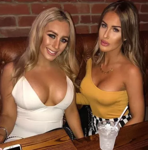 ⚪ top or 🟡 top by Chaturbater1