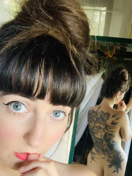 What caught your attention first? by Scarlet-is-here