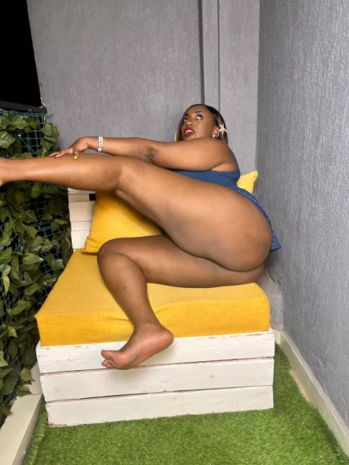 What do you call a girl who loves spreading her legs by Rozy_84