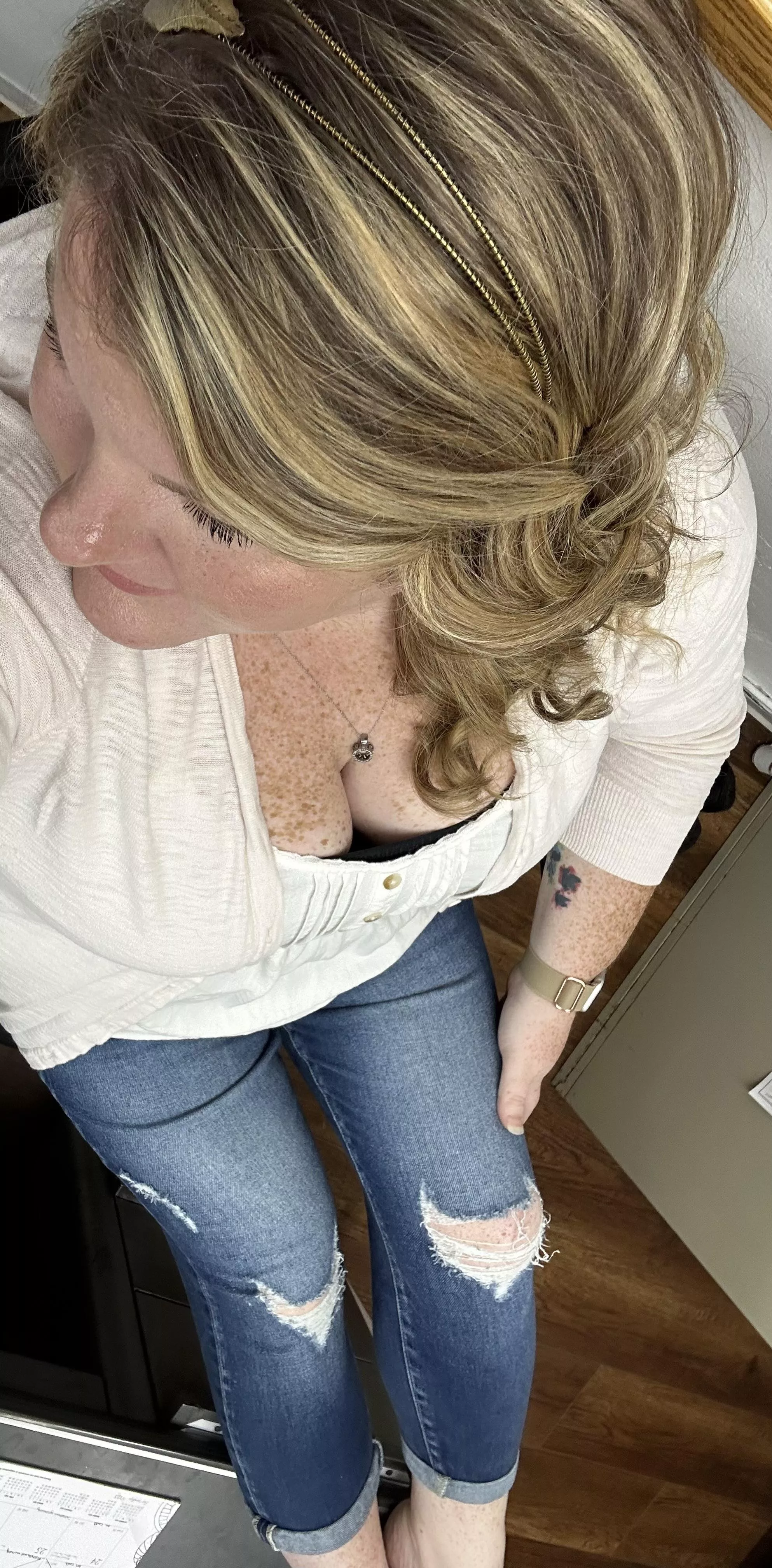 Workday vibes (f) posted by LynnaJean
