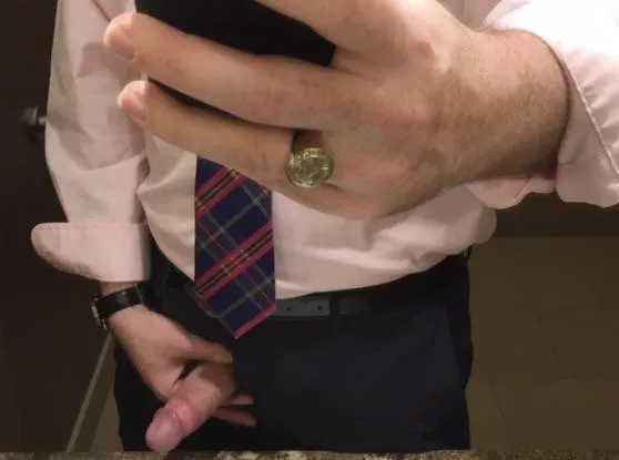 [41] Horny Married Dad At Work posted by AustinBiDude