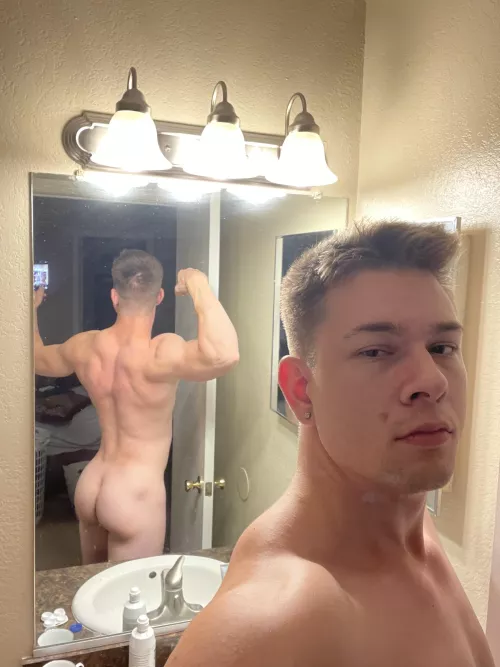 Alpha booty by StrippingViolinist