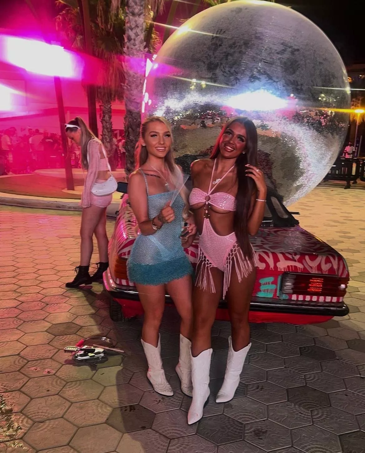 blonde (me) or brunette posted by GirlLikeAPearll