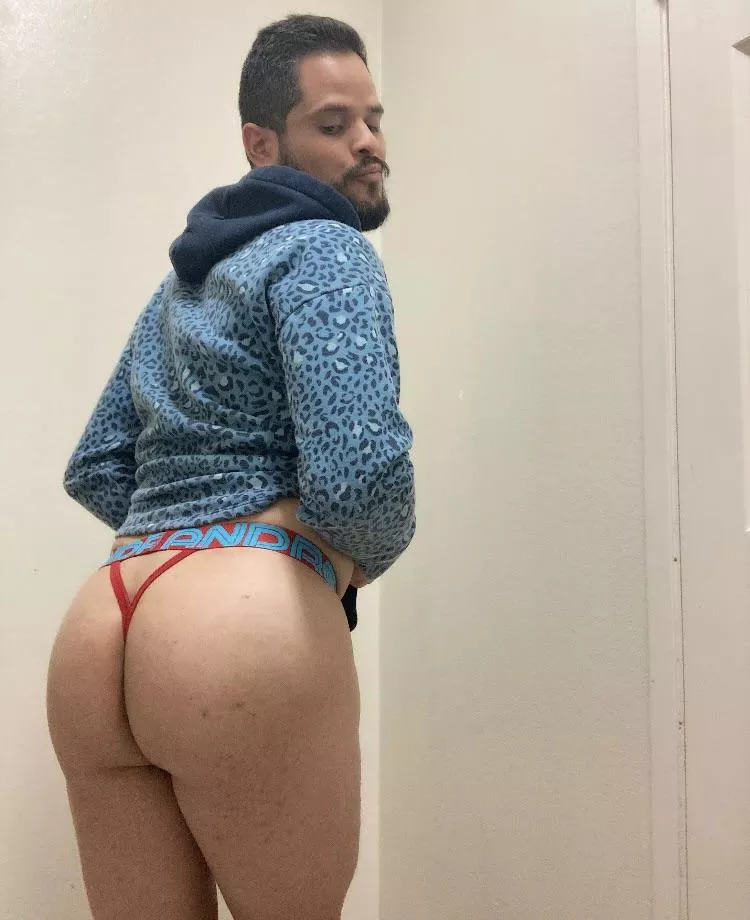 Do you like big butts? posted by ceixx4