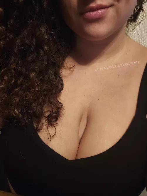 Feeling particularly sexy by Lunalovelyloveme