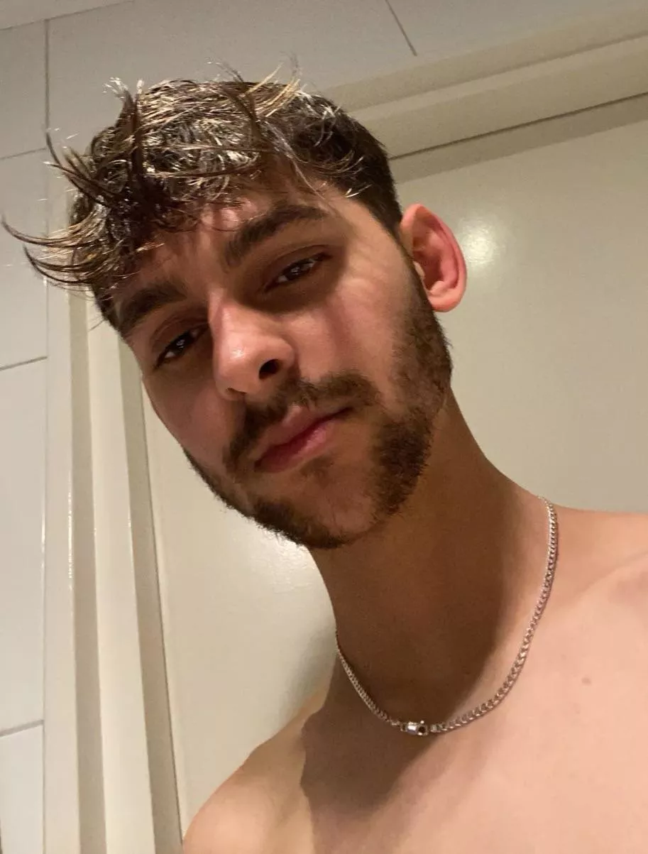 How are u bros doing? 🫣 posted by michelberg99