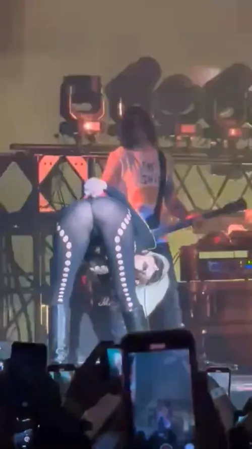 Miley Cyrus live show by AndyFreeman