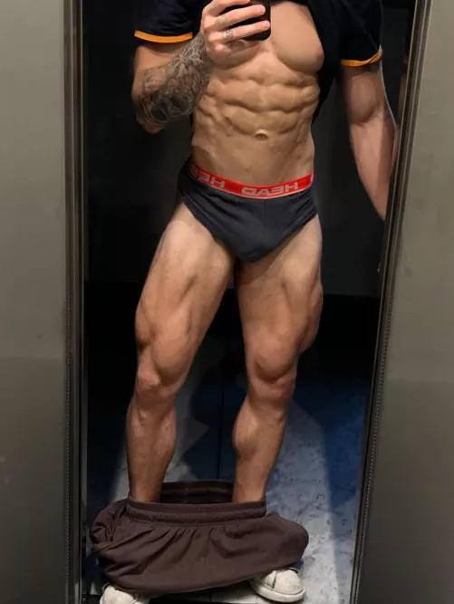 Oops,my pants have dropped again. by SpolliOF