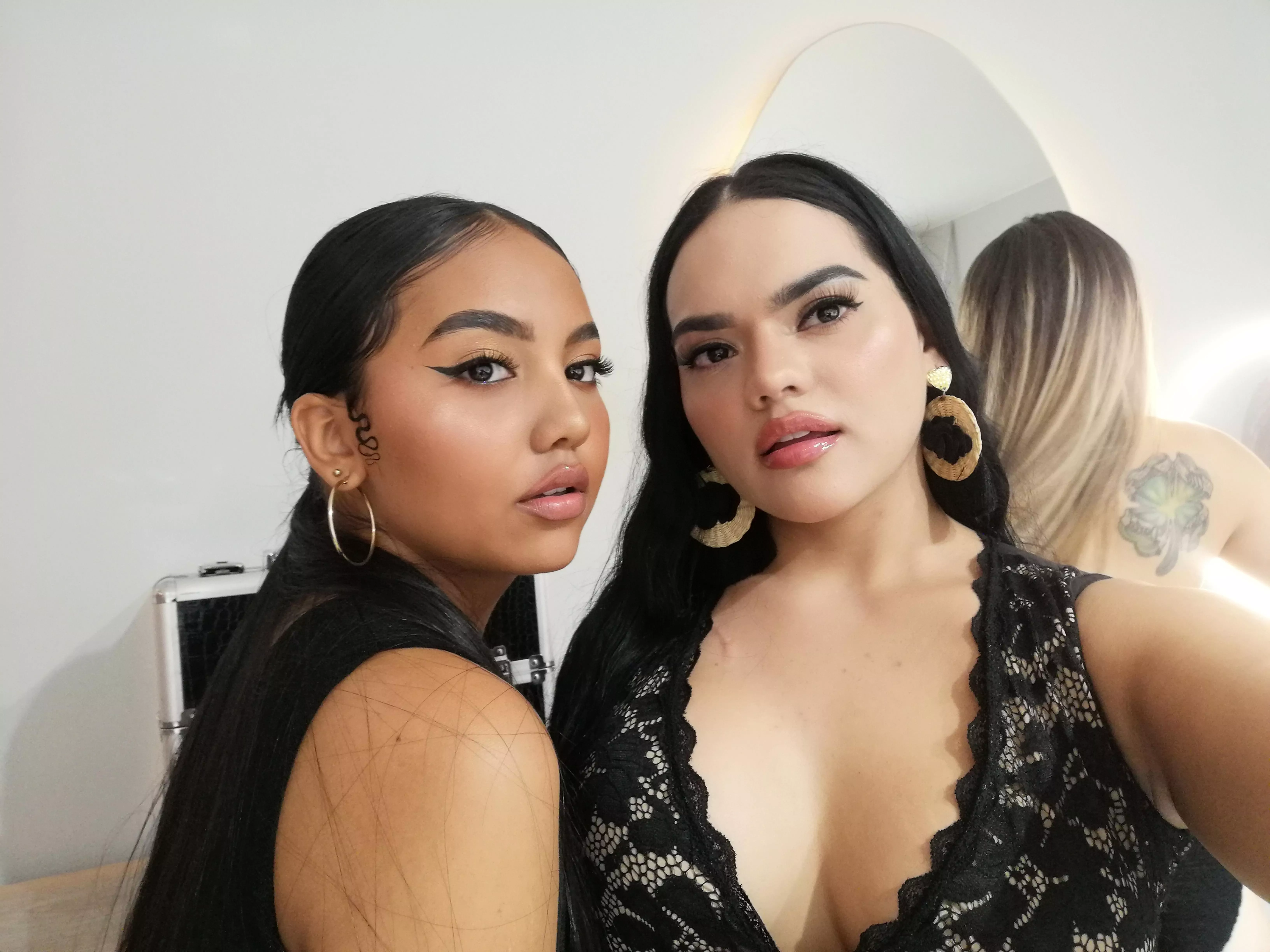 Ready to party with left 1 or right 2 [2] posted by AgathaLatina