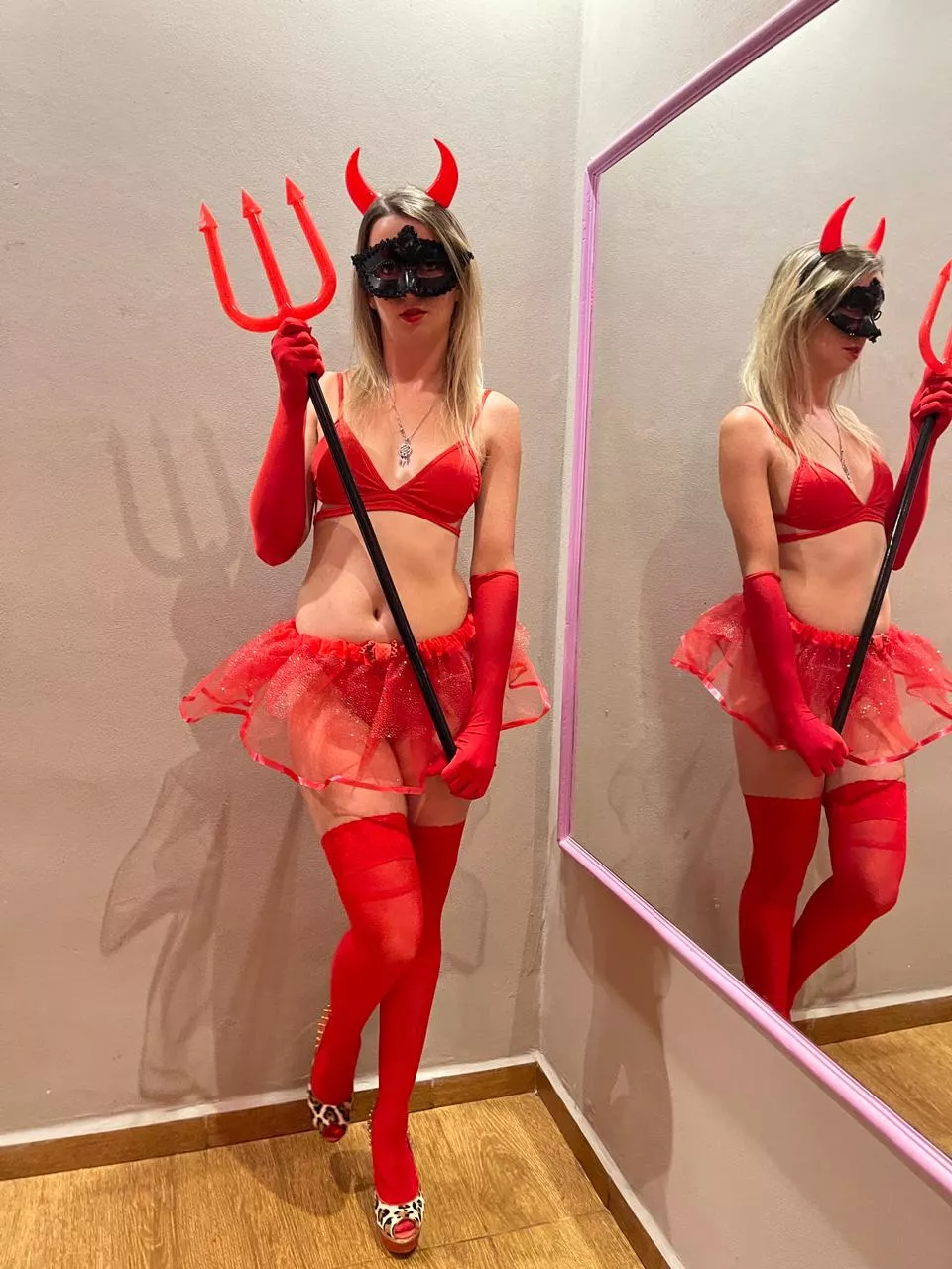 sexy halloween costume posted by camyjugetona