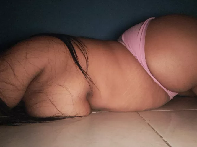 Thick tits, ass or belly? I have all 3 by Latinafeetfreedom