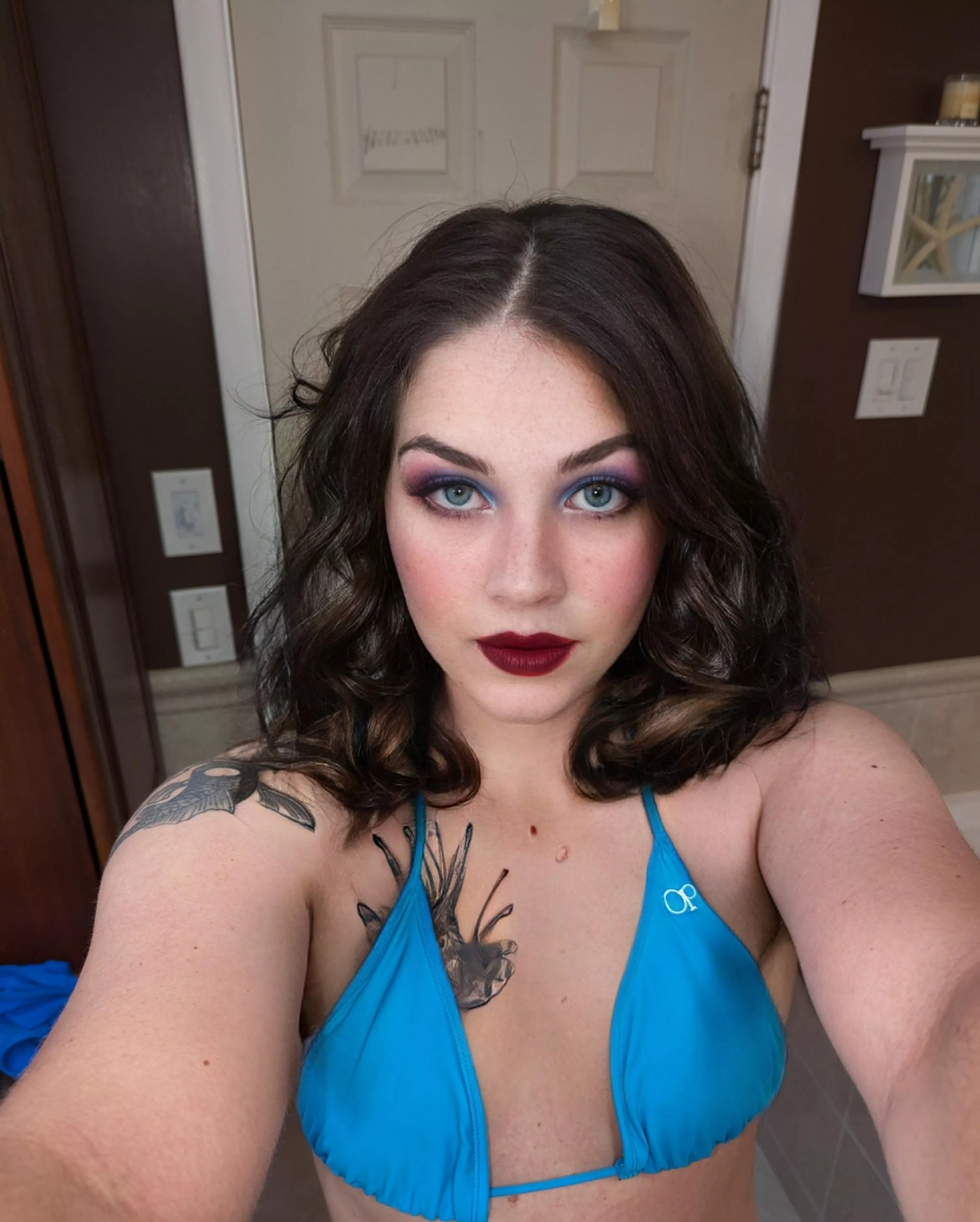 Wanna kiss? posted by TeenyPlum