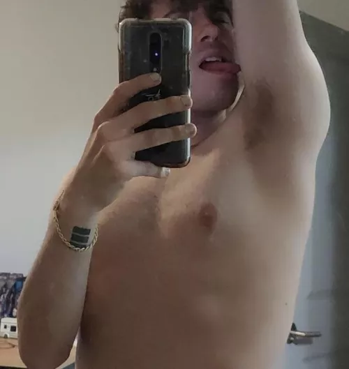 wanna sniff? by mamis_boy