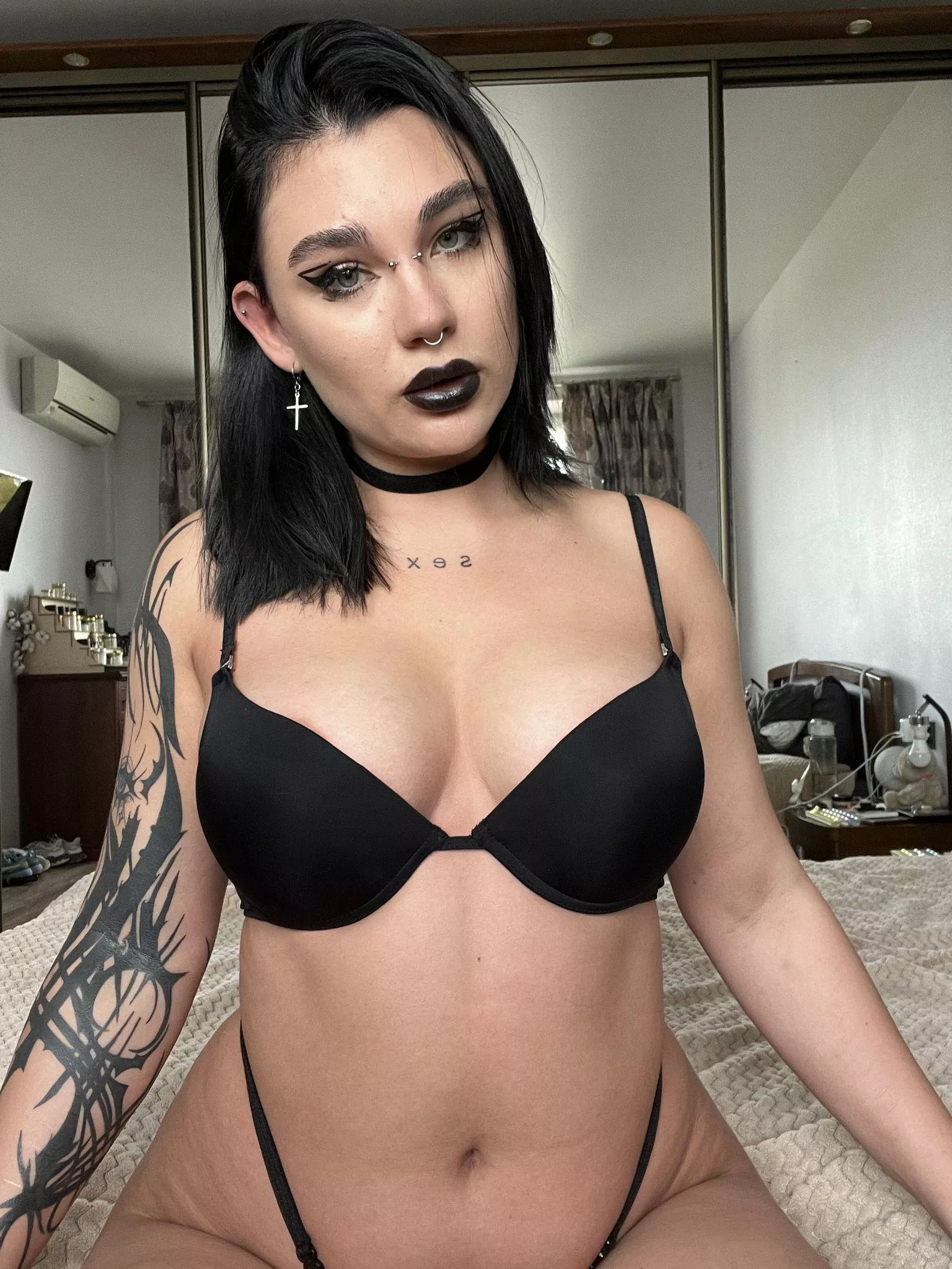 Fuck or kiss? posted by stacypear