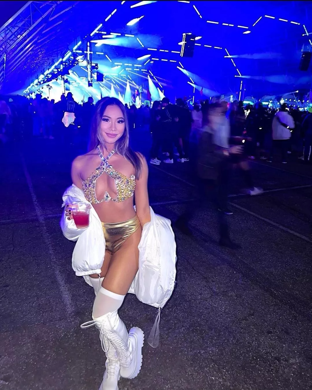 Golden Asian posted by asianbondagebimbo